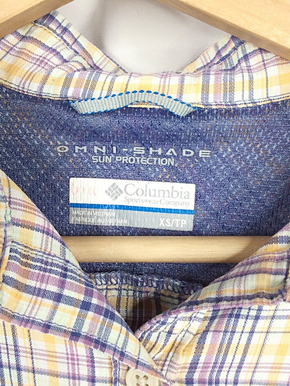 Columbia Omni-Shade Plaid Top Women's Size XS Purple Vented Roll Tab Sleeve - Picture 8 of 9